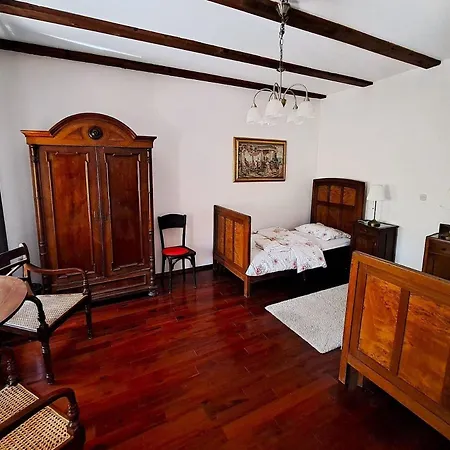 Geraeumige Mit Drei Schlafzimmern Und Einem Ruhigen Garten Holiday home Grizane-Belgrad